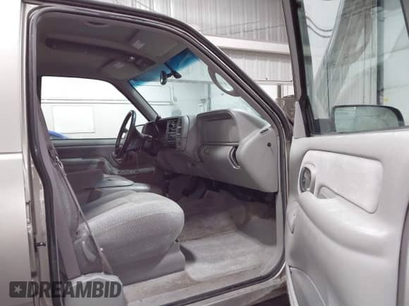 1999 Chevrolet Suburban с VIN 1GNFK16RXXJ576545, выставлен на аукционе IAAI как лот 41391381 с пробегом 111 098 миль миль и . История ставок и продаж доступна на DreamBid. Изображение 5.