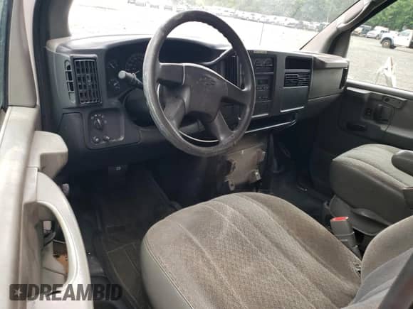 2004 Chevrolet Express Commercial DRW C7L с VIN 1GBJG31UX41147756, выставлен на аукционе Copart как лот 67118285 с пробегом 249 911 миль миль и Списание • Salvage title. История ставок и продаж доступна на DreamBid. Изображение 8.