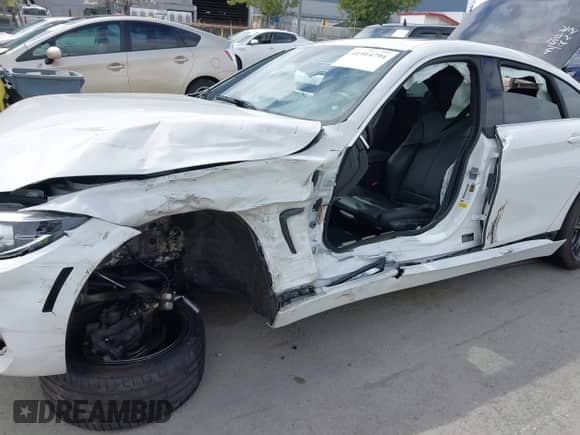 2019 BMW 4 Series 430i z VIN WBA4J1C52KBM17393, wystawiony jako IAAI lot #41914794 z przebiegiem 70 930 mil mil oraz . Historia ofert i sprzedaży dostępna na DreamBid. Obrazek 6.