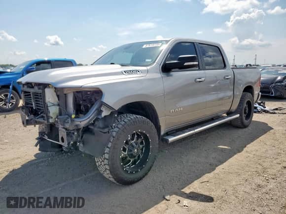 2019 Ram 1500 Big Horn z VIN 1C6SRFFT0KN718759, wystawiony jako Copart lot #67619735 z przebiegiem 132 600 mil mil oraz Szkoda całkowita • Salvage title. Historia ofert i sprzedaży dostępna na DreamBid. Obrazek 1.