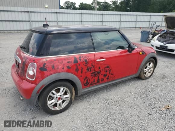 2011 MINI Hardtop with VIN WMWSU3C5XBTX96079, listed as a Copart auction lot 60990665 with 108,263 mi miles and Clean title. Bid and sale history available at DreamBid. Image 3.