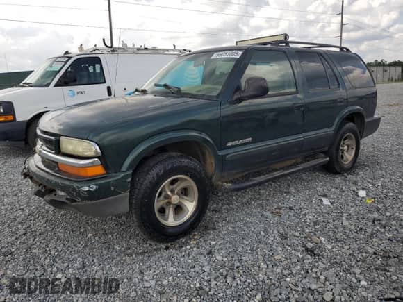 2002 Chevrolet Blazer LS z VIN 1GNCS13W72K150263, wystawiony jako Copart lot #66051005 z przebiegiem 103 669 mil mil oraz Szkoda całkowita • Salvage title. Historia ofert i sprzedaży dostępna na DreamBid. Obrazek 1.