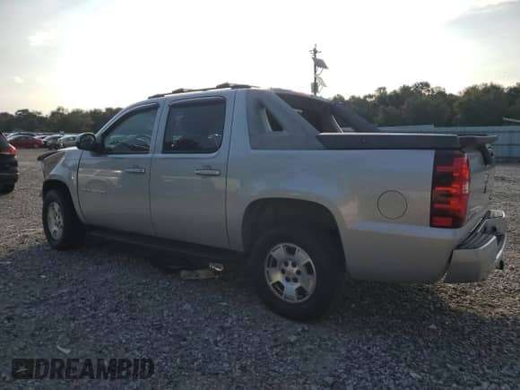 2011 Chevrolet Avalanche LS с VIN 3GNMCEE08BG319988, выставлен на аукционе Copart как лот 71257085 с пробегом 215 695 миль миль и Списание • Salvage title. История ставок и продаж доступна на DreamBid. Изображение 2.