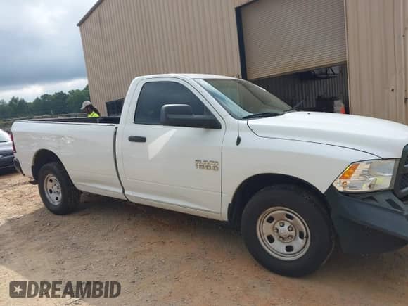 2018 Ram 1500 Tradesman z VIN 3C6JR6DG0JG234499, wystawiony jako IAAI lot #43049099 z przebiegiem 119 373 mil mil oraz . Historia ofert i sprzedaży dostępna na DreamBid. Obrazek 13.