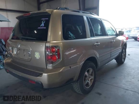 2006 Honda Pilot EX z VIN 5FNYF28466B008439, wystawiony jako IAAI lot #43479400 z przebiegiem 253 015 mil mil oraz . Historia ofert i sprzedaży dostępna na DreamBid. Obrazek 4.