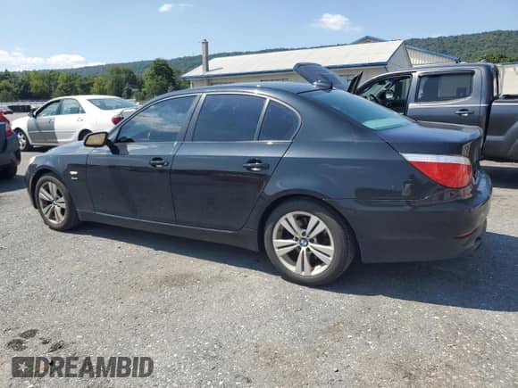 2010 BMW 5 Series 528i xDrive с VIN WBANV1C54AC389498, выставлен на аукционе Copart как лот 65784175 с пробегом 180 790 миль миль и Списание • Salvage title. История ставок и продаж доступна на DreamBid. Изображение 2.