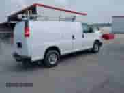 2016 Chevrolet Express Cargo z VIN 1GCWGAFF1G1148234, wystawiony jako IAAI lot #42650015 z przebiegiem 89 796 mil mil oraz . Historia ofert i sprzedaży dostępna na DreamBid. Obrazek 4.
