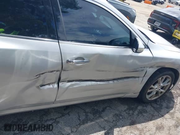 2014 Nissan Maxima S z VIN 1N4AA5AP6EC488666, wystawiony jako IAAI lot #42982216 z przebiegiem 250 486 mil mil oraz . Historia ofert i sprzedaży dostępna na DreamBid. Obrazek 13.