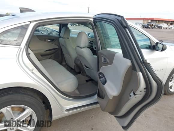 2020 Chevrolet Malibu LS с VIN 1G1ZC5ST5LF140512, выставлен на аукционе IAAI как лот 43042397 с пробегом 129 256 миль миль и . История ставок и продаж доступна на DreamBid. Изображение 8.
