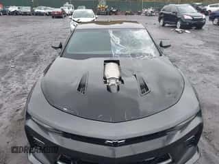 2017 Chevrolet Camaro 2SS z VIN 1G1FG1R79H0129600, wystawiony jako IAAI lot #36646648 z przebiegiem 37 028 mil mil oraz . Historia ofert i sprzedaży dostępna na DreamBid. Obrazek 6.
