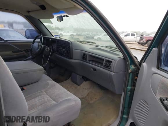 1997 Dodge 1500 z VIN 1B7HC13ZXVJ564122, wystawiony jako IAAI lot #42159728 z przebiegiem 88 665 mil mil oraz . Historia ofert i sprzedaży dostępna na DreamBid. Obrazek 5.