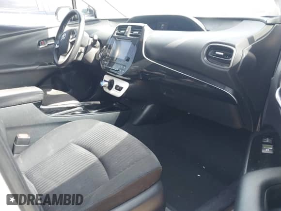 2018 Toyota Prius Plus z VIN JTDKARFP7J3099284, wystawiony jako IAAI lot #42920662 z przebiegiem 51 694 mil mil oraz . Historia ofert i sprzedaży dostępna na DreamBid. Obrazek 5.