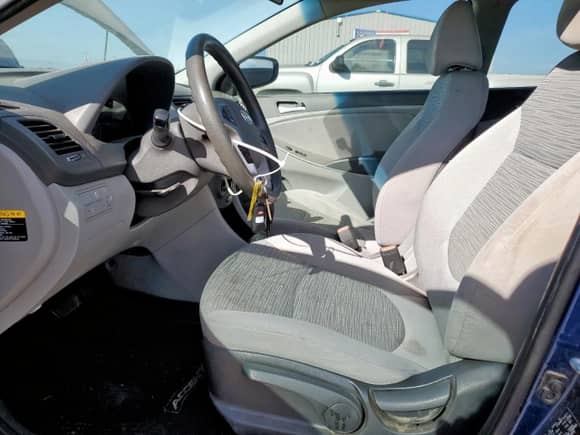 2016 Hyundai Accent SE z VIN KMHCT4AE3GU991294, wystawiony jako Copart lot #72042695 z przebiegiem 47 089 mil mil oraz Szkoda całkowita • Salvage title. Historia ofert i sprzedaży dostępna na DreamBid. Obrazek 7.