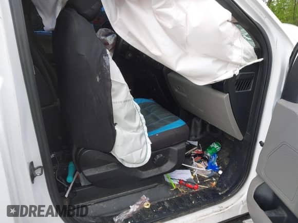 2019 Ford F-150 XL с VIN 1FTMF1C52KKD08601, выставлен на аукционе IAAI как лот 42256484 с пробегом 83 417 миль миль и . История ставок и продаж доступна на DreamBid. Изображение 5.