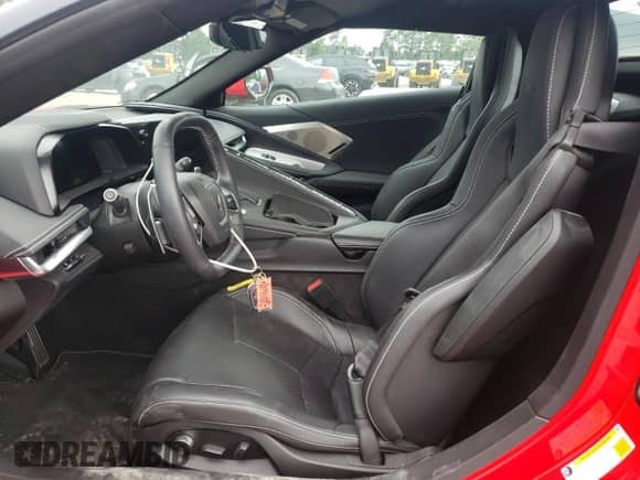 2023 Chevrolet Corvette 2LT z VIN 1G1YB3D41P5101193, wystawiony jako Copart lot #57533855 z przebiegiem Nie podano mil oraz Szkoda całkowita • Salvage title. Historia ofert i sprzedaży dostępna na DreamBid. Obrazek 7.