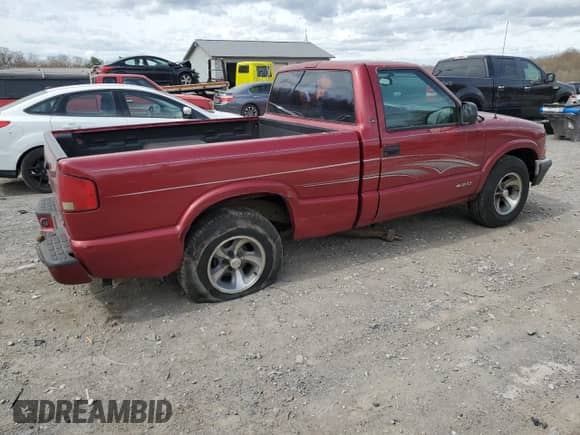 2001 Chevrolet S-10 с VIN 1GCCS145718241611, выставлен на аукционе Copart как лот 51134375 с пробегом 185 411 миль миль и Списание • Salvage title. История ставок и продаж доступна на DreamBid. Изображение 3.