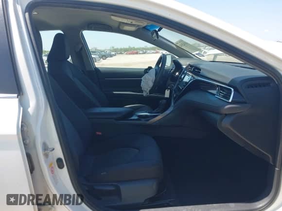 2018 Toyota Camry SE z VIN 4T1B11HK0JU023012, wystawiony jako IAAI lot #43142534 z przebiegiem 122 170 mil mil oraz . Historia ofert i sprzedaży dostępna na DreamBid. Obrazek 5.