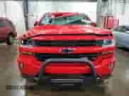 2018 Chevrolet Silverado 1500 LT z VIN 3GCUKREH6JG424133, wystawiony jako Copart lot #48799605 z przebiegiem 80 550 mil mil oraz Szkoda całkowita • Salvage title. Historia ofert i sprzedaży dostępna na DreamBid. Obrazek 5.