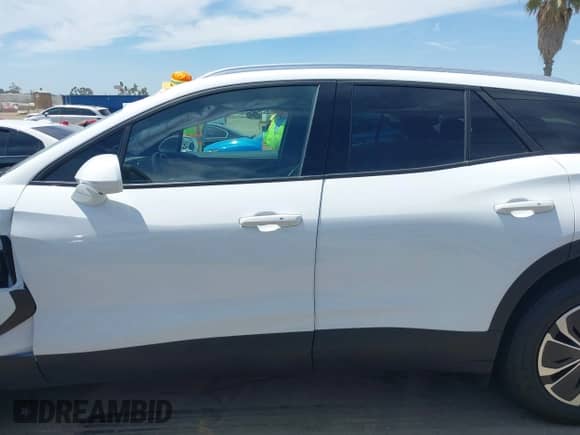 2024 Chevrolet Blazer EV eAWD LT z VIN 3GNKDBRJ8RS222352, wystawiony jako IAAI lot #43045919 z przebiegiem 7 226 mil mil oraz . Historia ofert i sprzedaży dostępna na DreamBid. Obrazek 14.