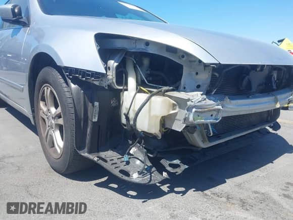 2007 Honda Accord EX z VIN 1HGCM56717A164009, wystawiony jako IAAI lot #43005765 z przebiegiem 157 926 mil mil oraz . Historia ofert i sprzedaży dostępna na DreamBid. Obrazek 14.