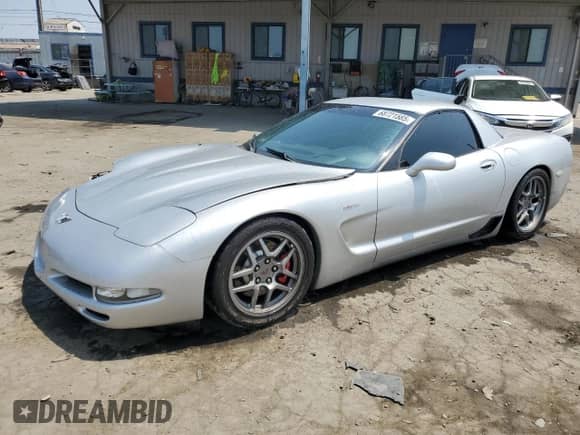 2003 Chevrolet Corvette Z06 z VIN 1G1YY12S935105216, wystawiony jako Copart lot #68721585 z przebiegiem 99 972 mil mil oraz Szkoda całkowita • Salvage title. Historia ofert i sprzedaży dostępna na DreamBid. Obrazek 1.