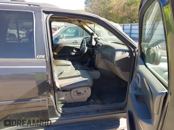 2003 Chevrolet TrailBlazer LT with VIN 1GNDT13S932242636, listed as a IAAI auction lot 43450894 with 225,809 mi miles and . Bid and sale history available at DreamBid. Image 5.