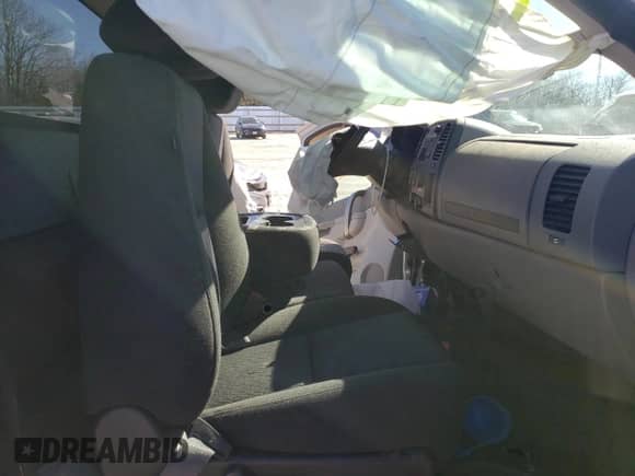 2013 Chevrolet Silverado 1500 Work Truck z VIN 1GCNCPEX3DZ207639, wystawiony jako Copart lot #46186205 z przebiegiem 90 411 mil mil oraz Szkoda całkowita • Salvage title. Historia ofert i sprzedaży dostępna na DreamBid. Obrazek 10.