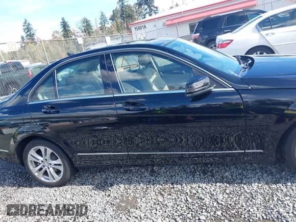 2013 Mercedes-Benz C 300 Sport с VIN WDDGF8ABXDR247402, выставлен на аукционе IAAI как лот 43347486 с пробегом 78 171 миль миль и . История ставок и продаж доступна на DreamBid. Изображение 14.