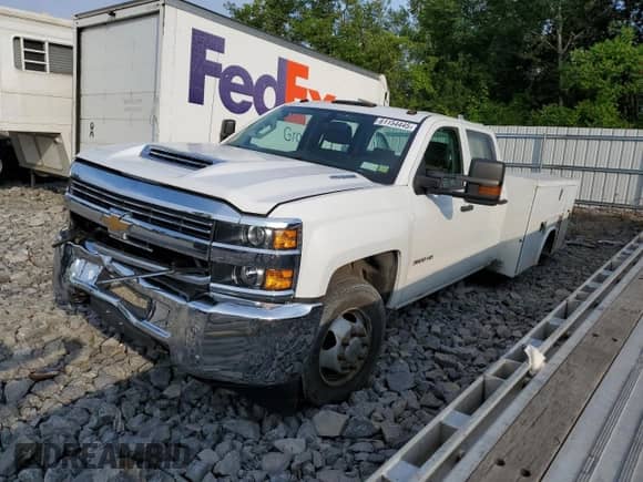 2018 Chevrolet Silverado 3500HD Work Truck с VIN 1GB4KYCY6JF124885, выставлен на аукционе Copart как лот 61154445 с пробегом 115 687 миль миль и Списание • Salvage title. История ставок и продаж доступна на DreamBid. Изображение 1.