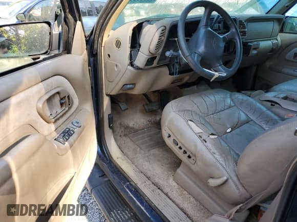 1999 Chevrolet Suburban с VIN 3GNFK16R0XG108244, выставлен на аукционе Copart как лот 65338915 с пробегом 285 337 миль миль и Списание • Salvage title. История ставок и продаж доступна на DreamBid. Изображение 8.