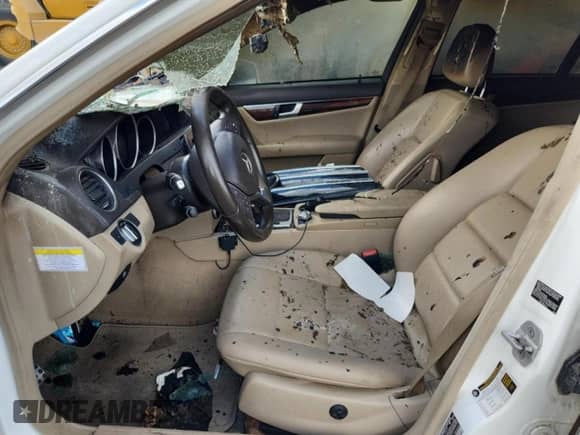 2014 Mercedes-Benz C 300 Sport with VIN WDDGF8AB7ER325152, listed as a Copart auction lot 85700335 with Not provided miles and Non repairable. Bid and sale history available at DreamBid. Image 7.
