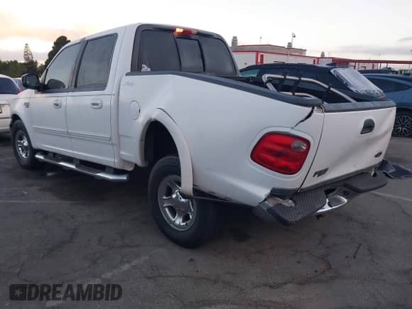 2002 Ford F-150 XLT с VIN 1FTRW07L52KE35786, выставлен на аукционе IAAI как лот 43161574 с пробегом 265 565 миль миль и . История ставок и продаж доступна на DreamBid. Изображение 3.