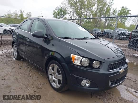 2014 Chevrolet Sonic LTZ с VIN 1G1JE5SB5E4219417, выставлен на аукционе IAAI как лот 42155448 с пробегом 107 048 миль миль и . История ставок и продаж доступна на DreamBid. Изображение 1.