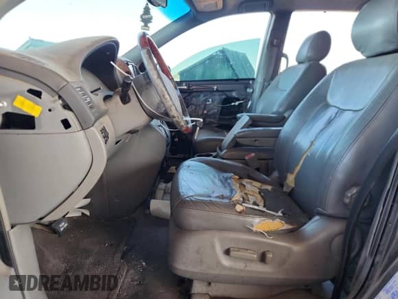 2004 Toyota Sienna XLE z VIN 5TDZA22C94S090436, wystawiony jako Copart lot #82654735 z przebiegiem 250 511 mil mil oraz Czysty tytuł • Clean title. Historia ofert i sprzedaży dostępna na DreamBid. Obrazek 7.