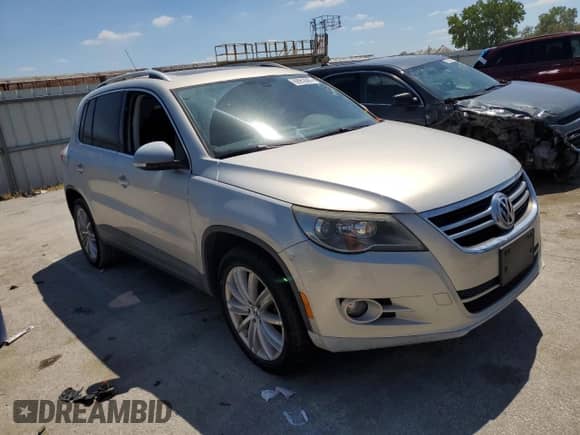 2010 Volkswagen Tiguan SE с VIN WVGBV7AXXAW529755, выставлен на аукционе Copart как лот 69952965 с пробегом 142 642 миль миль и Списание • Salvage title. История ставок и продаж доступна на DreamBid. Изображение 4.