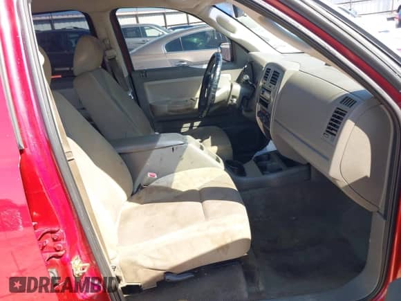 2006 Dodge Dakota SLT with VIN 1D7HE48K56S653864, listed as a IAAI auction lot 42194728 with 198,221 mi miles and . Bid and sale history available at DreamBid. Image 5.