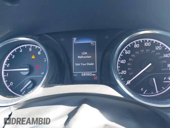 2020 Toyota Camry SE z VIN 4T1G11AK1LU964407, wystawiony jako IAAI lot #43108552 z przebiegiem 68 960 mil mil oraz . Historia ofert i sprzedaży dostępna na DreamBid. Obrazek 7.