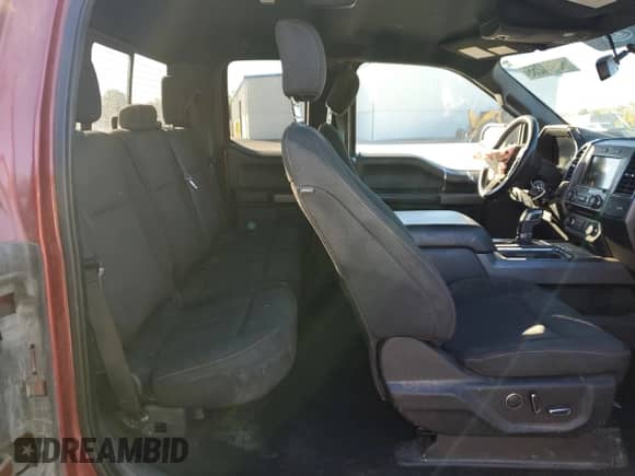 2018 Ford F-150 XLT z VIN 1FTEX1EP8JKF01821, wystawiony jako Copart lot #83964255 z przebiegiem 209 905 mil mil oraz Szkoda całkowita • Salvage title. Historia ofert i sprzedaży dostępna na DreamBid. Obrazek 10.