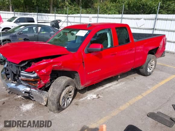 2017 Chevrolet Silverado 1500 LT с VIN 1GCVKREC1HZ107072, выставлен на аукционе IAAI как лот 43179120 с пробегом Не указан миль и . История ставок и продаж доступна на DreamBid. Изображение 18.