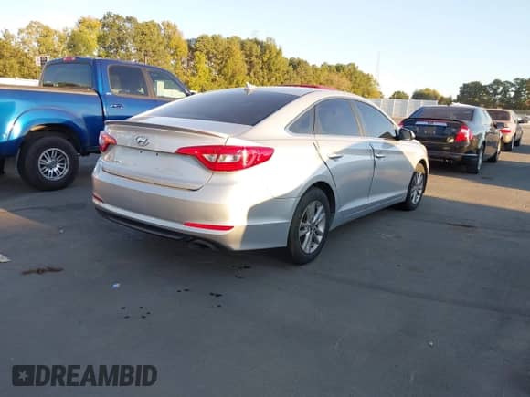 2016 Hyundai Sonata SE z VIN 5NPE24AF1GH401581, wystawiony jako IAAI lot #43415050 z przebiegiem 167 500 mil mil oraz . Historia ofert i sprzedaży dostępna na DreamBid. Obrazek 4.