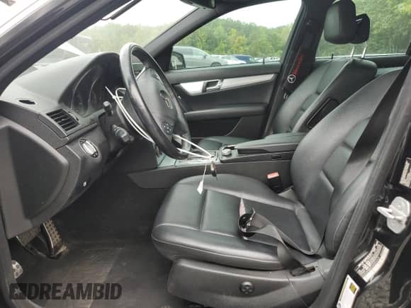 2010 Mercedes-Benz C 300 Sport z VIN WDDGF8BB4AR094008, wystawiony jako Copart lot #70715505 z przebiegiem 233 644 mil mil oraz Czysty tytuł • Clean title. Historia ofert i sprzedaży dostępna na DreamBid. Obrazek 7.