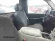 2000 Chevrolet Silverado 1500 z VIN 1GCEC14T7YZ313576, wystawiony jako IAAI lot #42131120 z przebiegiem 305 082 mil mil oraz . Historia ofert i sprzedaży dostępna na DreamBid. Obrazek 5.