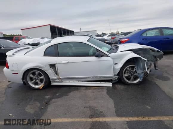 2003 Ford Mustang GT Deluxe z VIN 1FAFP42X83F367937, wystawiony jako IAAI lot #43411690 z przebiegiem Nie podano mil oraz . Historia ofert i sprzedaży dostępna na DreamBid. Obrazek 14.