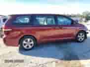 2013 Toyota Sienna L z VIN 5TDZK3DC3DS324408, wystawiony jako Copart lot #89648165 z przebiegiem 142 174 mil mil oraz Szkoda całkowita • Salvage title. Historia ofert i sprzedaży dostępna na DreamBid. Obrazek 3.