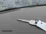 2001 Hyundai Sonata GLS z VIN KMHWF35V51A483264, wystawiony jako IAAI lot #41458757 z przebiegiem 154 016 mil mil oraz . Historia ofert i sprzedaży dostępna na DreamBid. Obrazek 11.