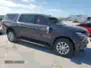 2022 Chevrolet Suburban Premier z VIN 1GNSKFKD4NR139211, wystawiony jako Copart lot #61656155 z przebiegiem 61 689 mil mil oraz Szkoda całkowita • Salvage title. Historia ofert i sprzedaży dostępna na DreamBid. Obrazek 4.