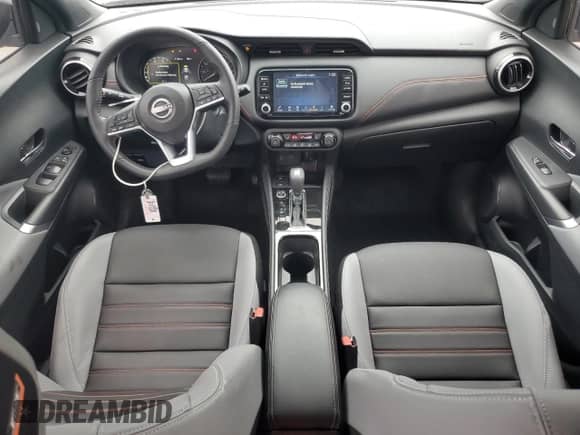 2022 Nissan Kicks SR z VIN 3N1CP5DV0NL529120, wystawiony jako Copart lot #84788215 z przebiegiem 28 411 mil mil oraz Szkoda całkowita • Salvage title. Historia ofert i sprzedaży dostępna na DreamBid. Obrazek 8.