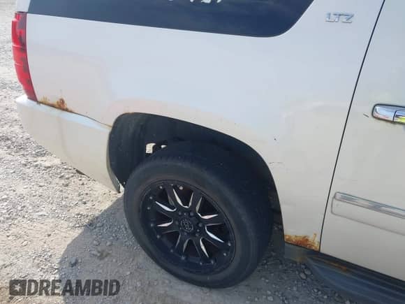 2011 Chevrolet Suburban LTZ с VIN 1GNSKKE30BR293390, выставлен на аукционе IAAI как лот 43187743 с пробегом 119 974 миль миль и . История ставок и продаж доступна на DreamBid. Изображение 6.