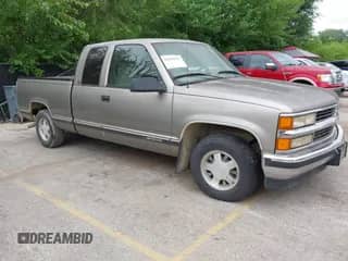 1998 Chevrolet Silverado 1500 z VIN 2GCEC19R6W1154228, wystawiony jako IAAI lot #42820575 z przebiegiem 194 802 mil mil oraz . Historia ofert i sprzedaży dostępna na DreamBid. Obrazek 1.