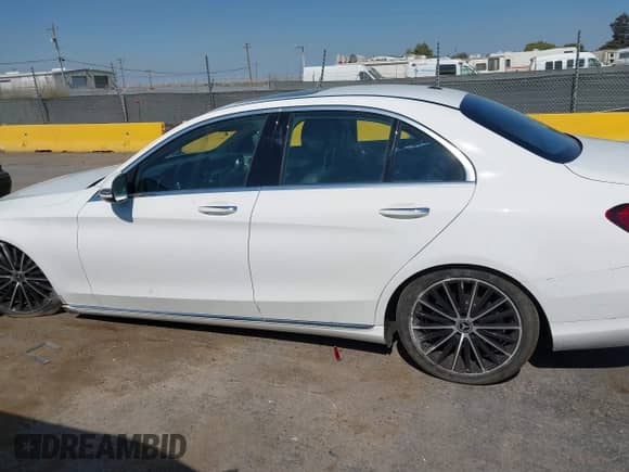 2019 Mercedes-Benz C 300 с VIN 55SWF8DB6KU287656, выставлен на аукционе IAAI как лот 42754004 с пробегом 66 579 миль миль и . История ставок и продаж доступна на DreamBid. Изображение 14.